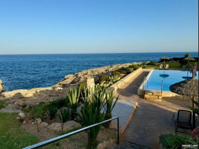 Pleasant apartment with sea views
